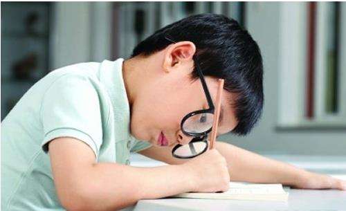 如何預(yù)防近視度數(shù)增高？視普泰驗(yàn)光師培訓(xùn)有妙招