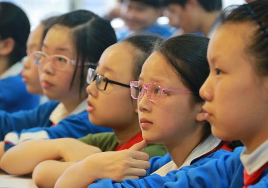 深圳驗(yàn)光師培訓(xùn)學(xué)校教您如何選購(gòu)兒童眼鏡？
