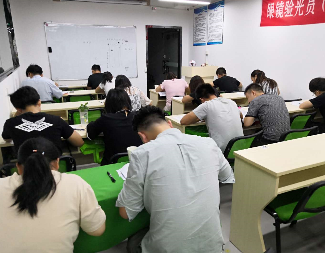 驗光師定配工