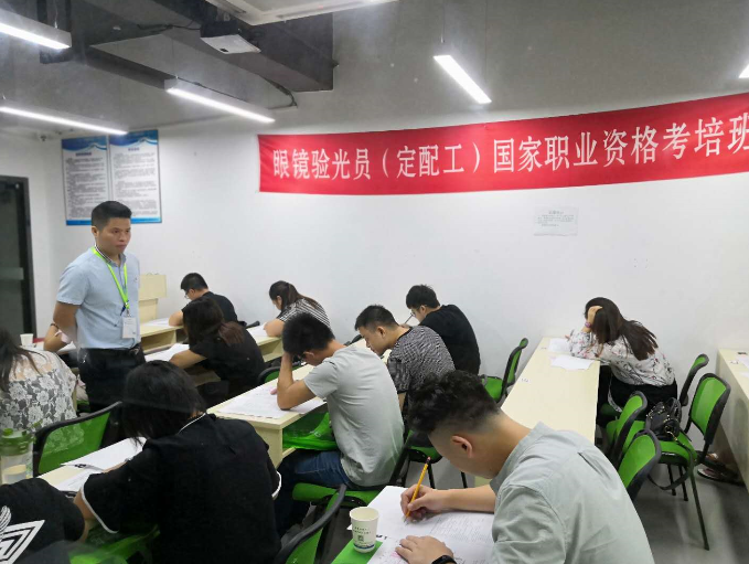驗光師定配工