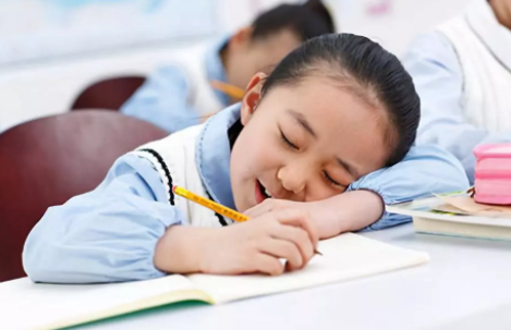 孩子每天睡眠不足9小時，近視風(fēng)險增9倍