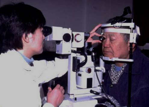 驗光師案例解讀：眼睛看東西變形，最好是定期做好眼底視功能檢查