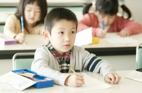 中國(guó)青年報(bào)調(diào)查：71.0%受訪中小學(xué)生家長(zhǎng)坦言開學(xué)后孩子視力下降