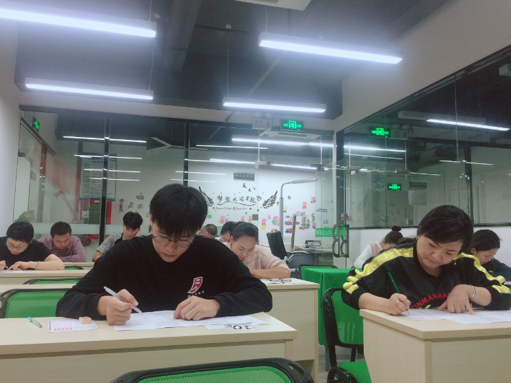 深圳視普泰第四屆驗(yàn)光師定配工培訓(xùn)班順利畢業(yè)?。。? width=