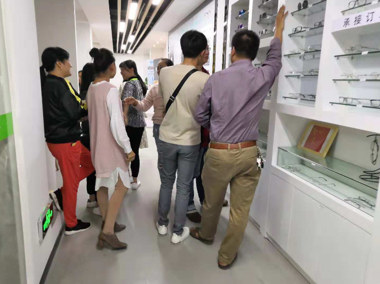 深圳視普泰第四屆驗(yàn)光師定配工培訓(xùn)班順利畢業(yè)?。?！