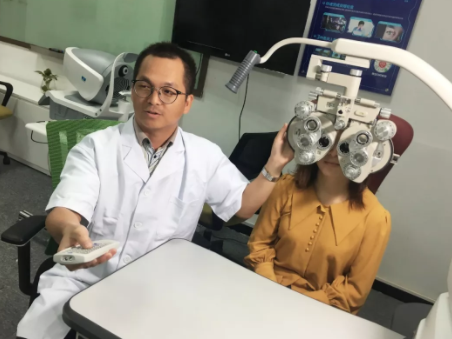 眼視光學(xué)大咖深度解析眼健康白皮書：重視配戴者教育，提升配戴者依從性