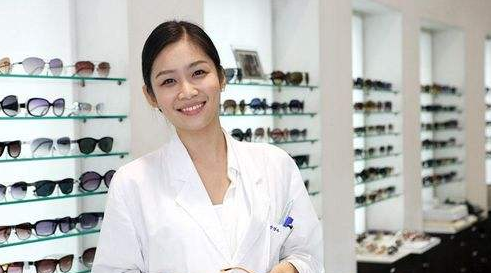 【開眼鏡店】眼鏡店店員說太累了要辭職!店長這樣說...... 【開眼鏡店】眼鏡店店員說太累了要辭職!店長這樣說......