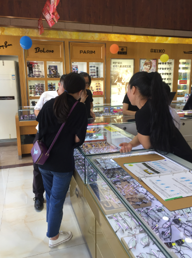 【開(kāi)眼鏡店分享】頂級(jí)眼鏡店銷售：顧客還價(jià)，一句話搞定?。。? width=