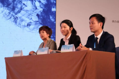 2018全國(guó)近視眼防控高峰論壇辯論賽實(shí)錄：近視防控以家庭還是學(xué)校為主導(dǎo)？