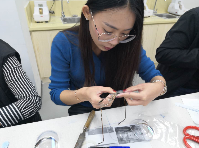 深圳視普泰驗(yàn)光定配工培訓(xùn)第五屆技能班順利畢業(yè)