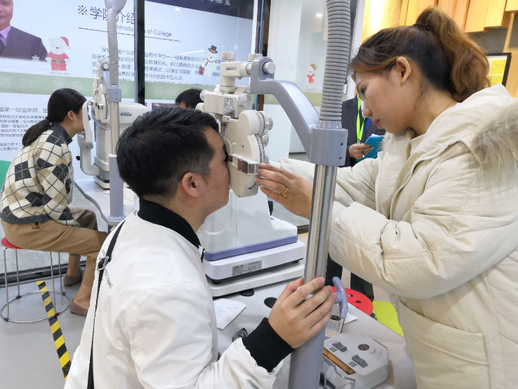 深圳視普泰驗(yàn)光定配工培訓(xùn)第五屆技能班順利畢業(yè)