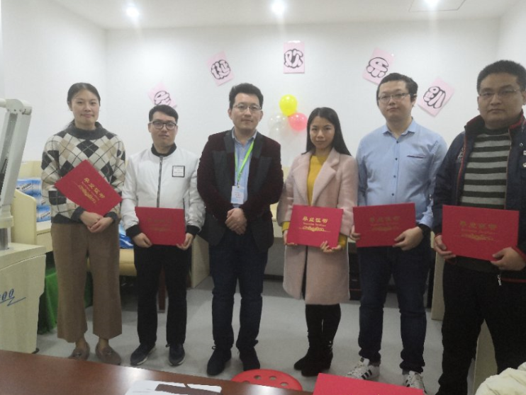 深圳視普泰驗(yàn)光定配工培訓(xùn)第五屆技能班順利畢業(yè)