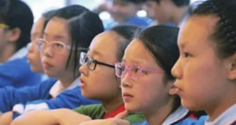 2歲幼兒2900度近視，醫(yī)生提醒是馬凡氏綜合征并發(fā)癥