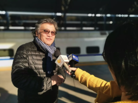 全國政協委員何偉：限制中小學生課堂PPT課件使用時長，為孩子眼睛減負