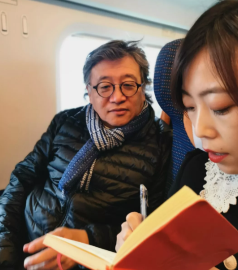 全國政協委員何偉：限制中小學生課堂PPT課件使用時長，為孩子眼睛減負