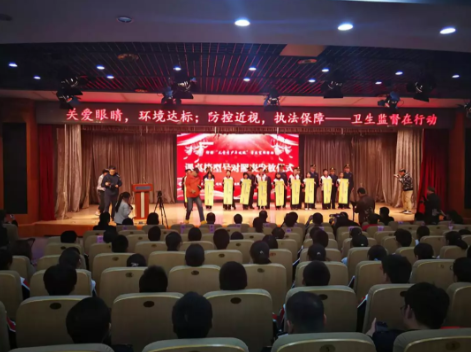 北京近視防控普法宣傳進(jìn)校園：普及教室采光、課桌等教學(xué)環(huán)境的國(guó)家標(biāo)準(zhǔn)