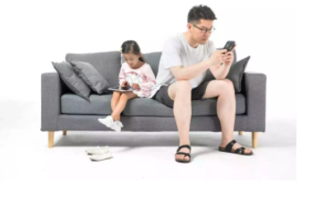“低頭問題”抬頭解決！10位全國政協(xié)委員談手機與健康