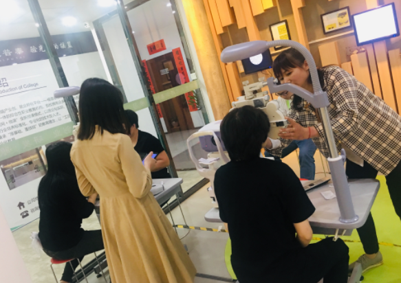 深圳視普泰第六屆驗(yàn)光定配培訓(xùn)班順利畢業(yè)