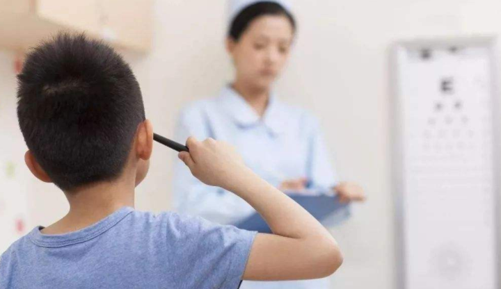 驗光配鏡科普：輕度近視要不要戴眼鏡？