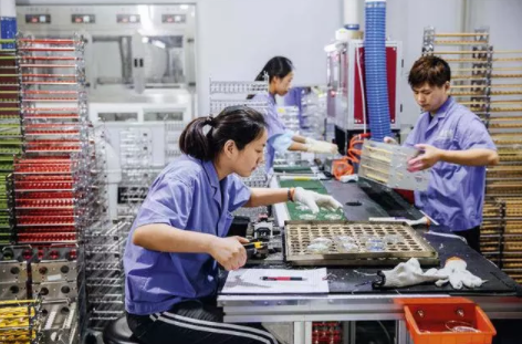 三聯(lián)生活周刊：招工難，成本高，又被美國加稅，丹陽鏡片為何不搬走？