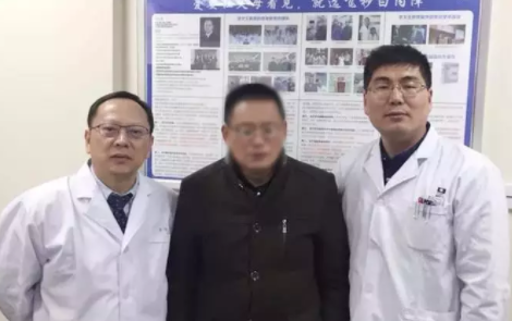 飛秒白內(nèi)障聯(lián)合眼底手術(shù)，愛爾李文生教授讓患者擺脫3000度近視困擾