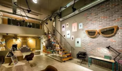 深圳驗光師培訓(xùn)眼鏡店從業(yè)人員的一天工作流程