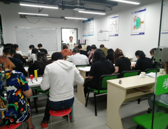 深圳視普泰第九屆驗光定配培訓學員順利畢業(yè)?。。? width=