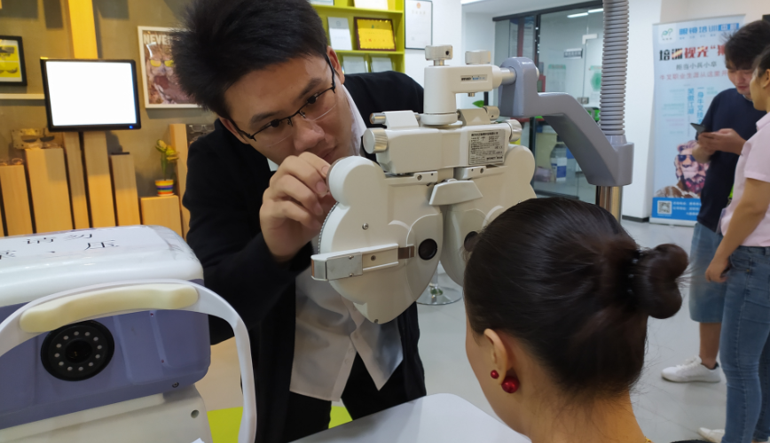 深圳視普泰第九屆驗光定配培訓學員順利畢業(yè)！?。? width=